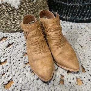 Camel booties